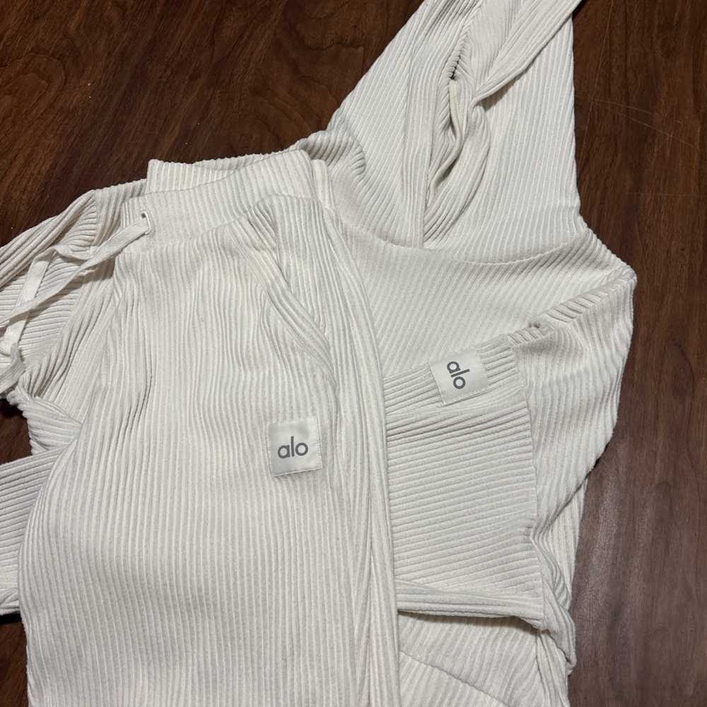 ALO Yoga Cream Ribbed Set